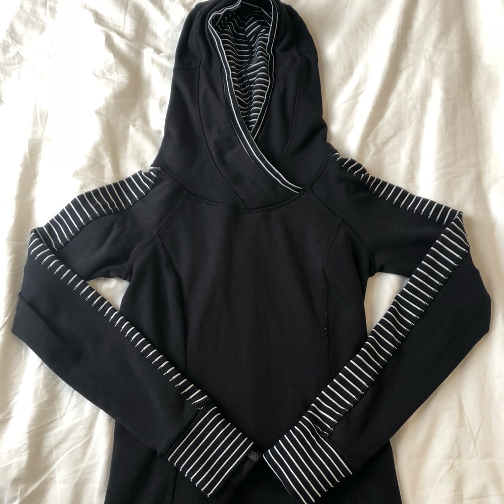 LULULEMON PULLOVER SIZE 2